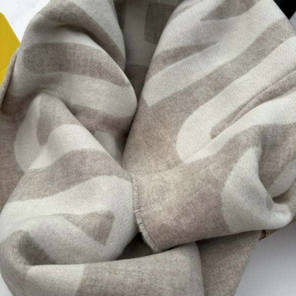 48 Hour Flash Comp - Jacquemus Scarf