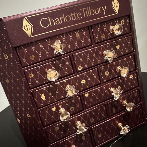 CHRISTMAS FLASH COMP - CHARLOTTE’S ‘SOLD OUT’ LUCKY CHEST OF BEAUTY SECRETS