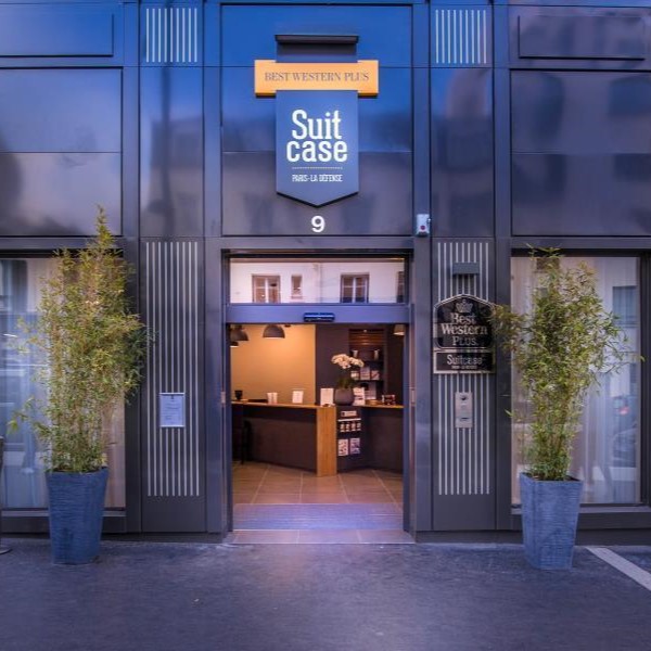 ROMANTIC TRIP TO PARIS FOR TWO + £1000 OF VALENTINES INSTANT WINS