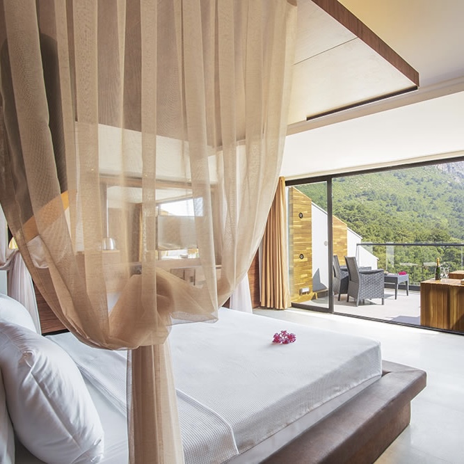 HUGE CASH INSTANT WINS FOR 50P + 5* TURKEY HOLIDAY END PRIZE!